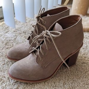 Suede-Imitation Lace Up Heeled Bootie Qupid